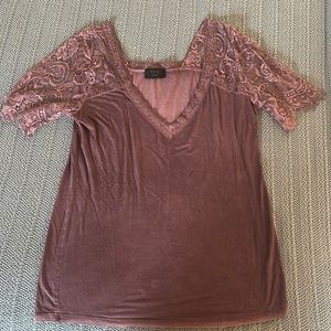 Vici  doll lace top. Medium